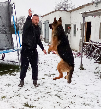 Der erste Schnee für Oscar